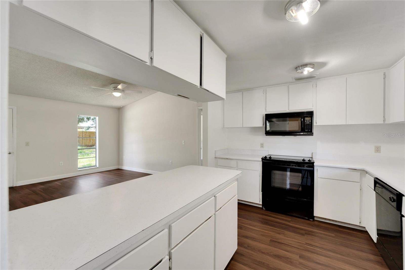 Listing photo id 2 for 502 Euclid Avenue