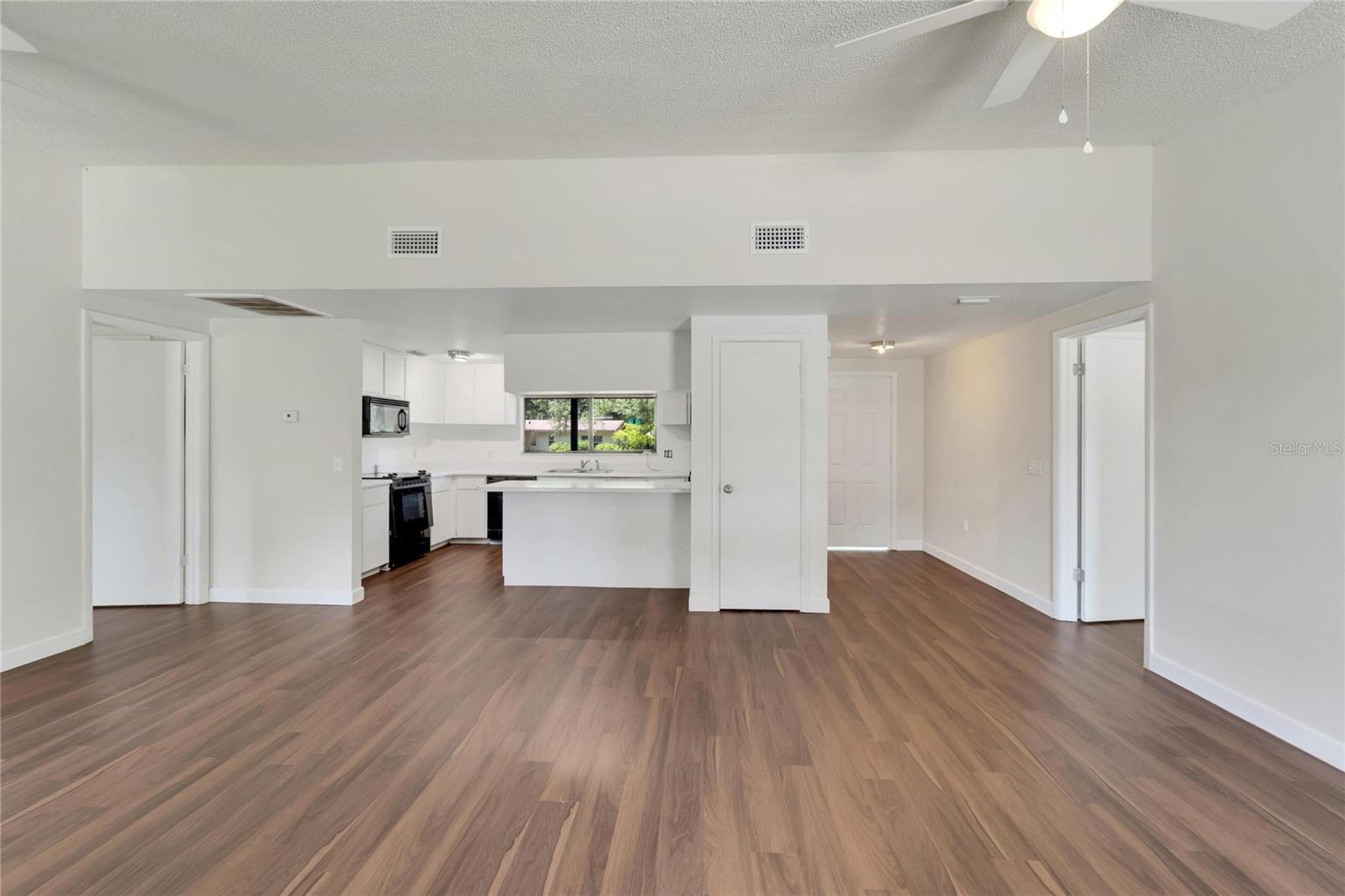 Listing photo id 6 for 502 Euclid Avenue