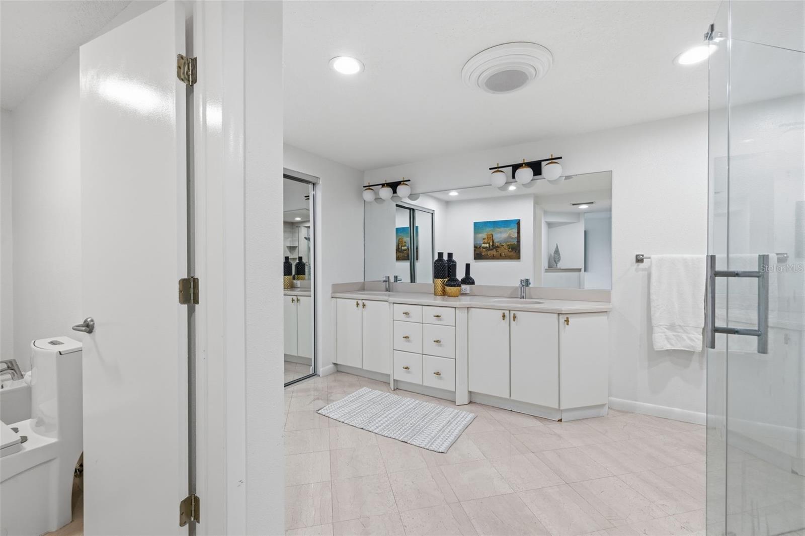 Image 26 of 41 For 5700 Mariner Street 801e