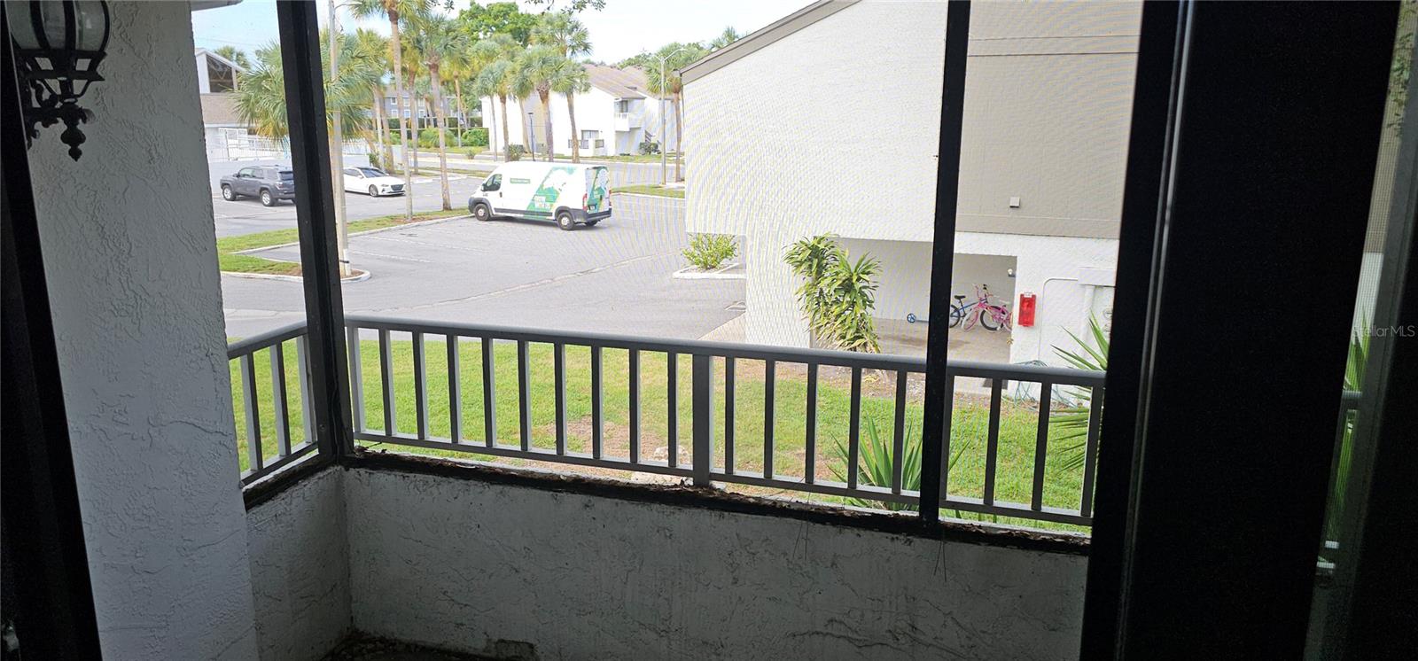 Listing photo id 10 for 2025 Lakewood Club Drive S 5k