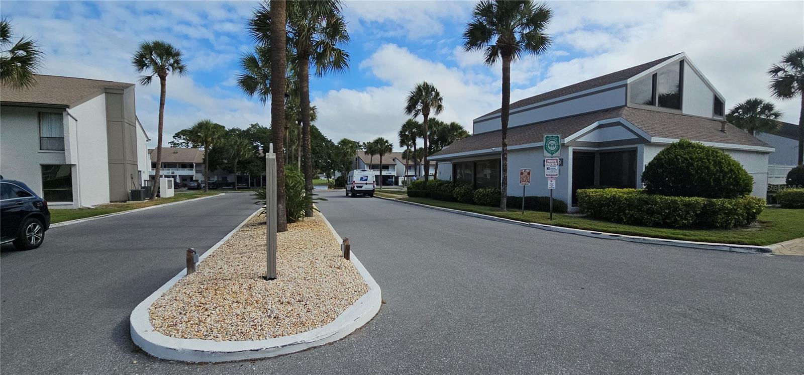 Listing photo id 15 for 2025 Lakewood Club Drive S 5k