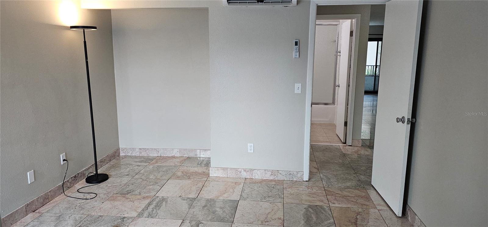 Listing photo id 5 for 2025 Lakewood Club Drive S 5k