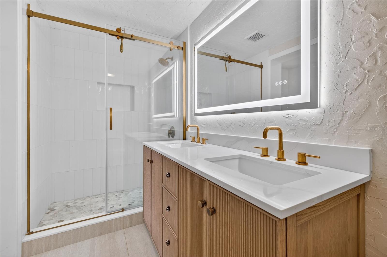 Image 19 of 35 For 637 41st Avenue Ne