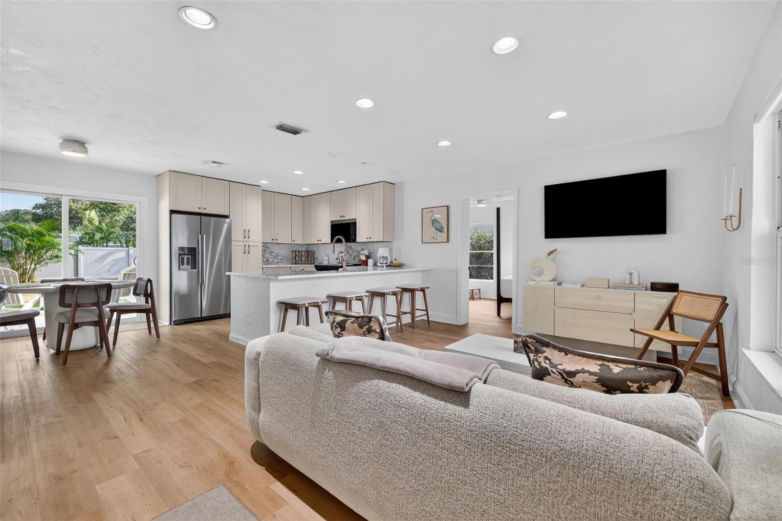 Image 2 of 35 For 637 41st Avenue Ne