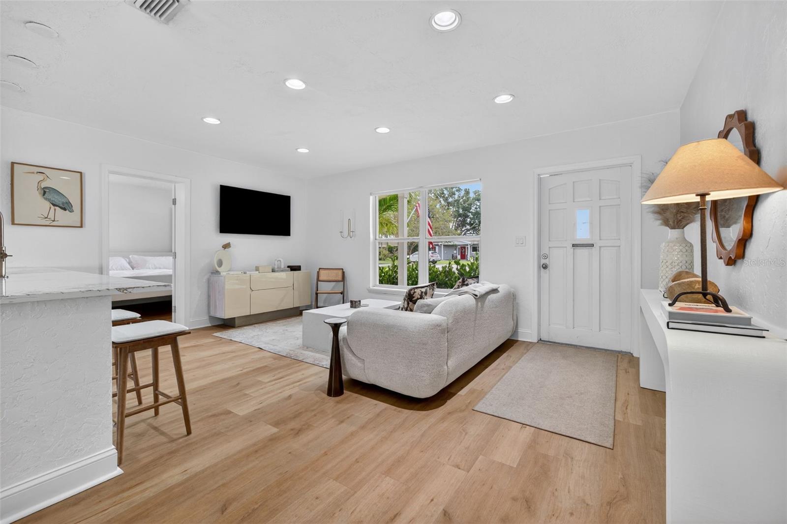 Image 6 of 35 For 637 41st Avenue Ne