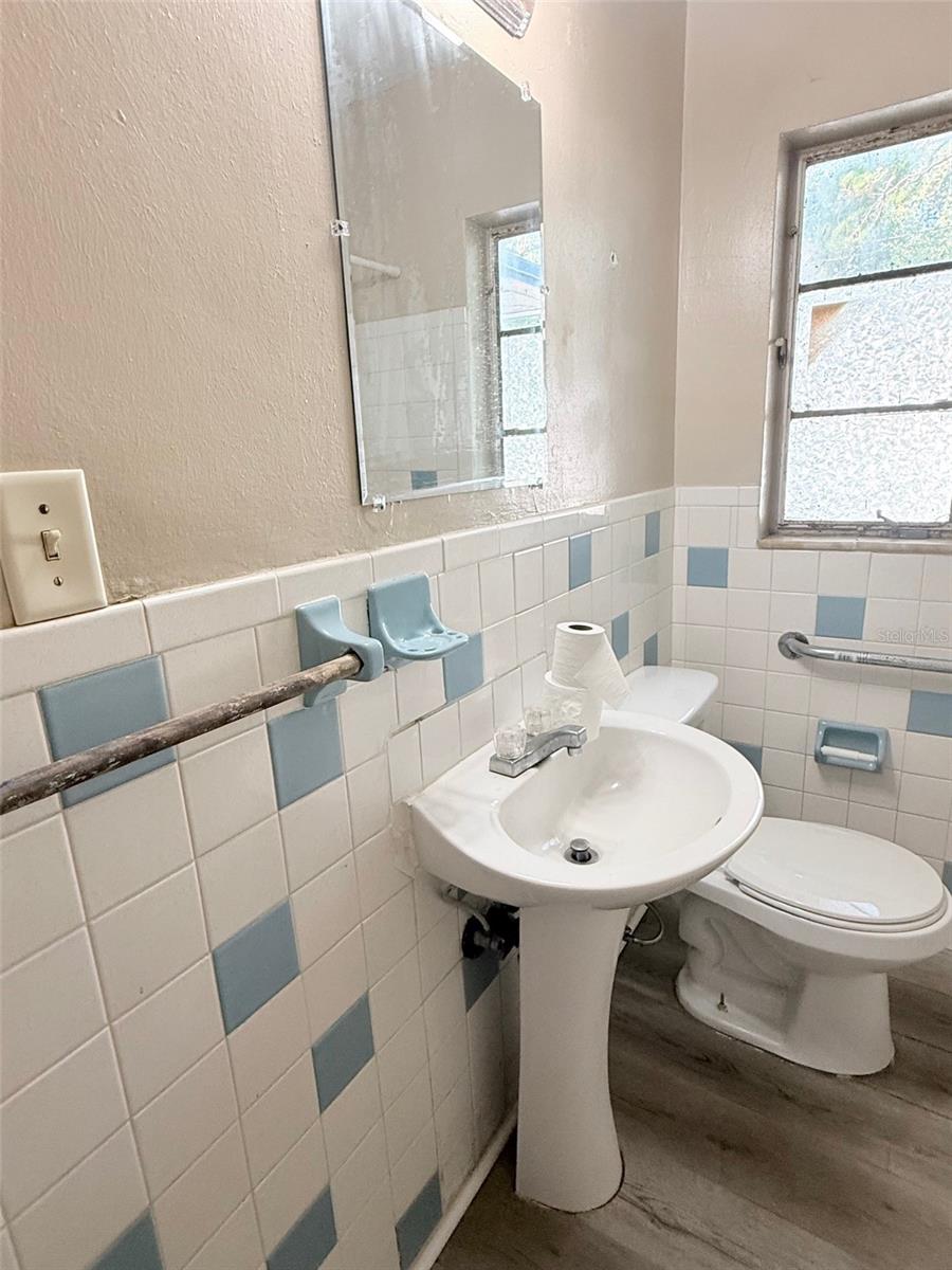 Image 14 of 28 For 2835 Dr Martin Luther King Jr Street S