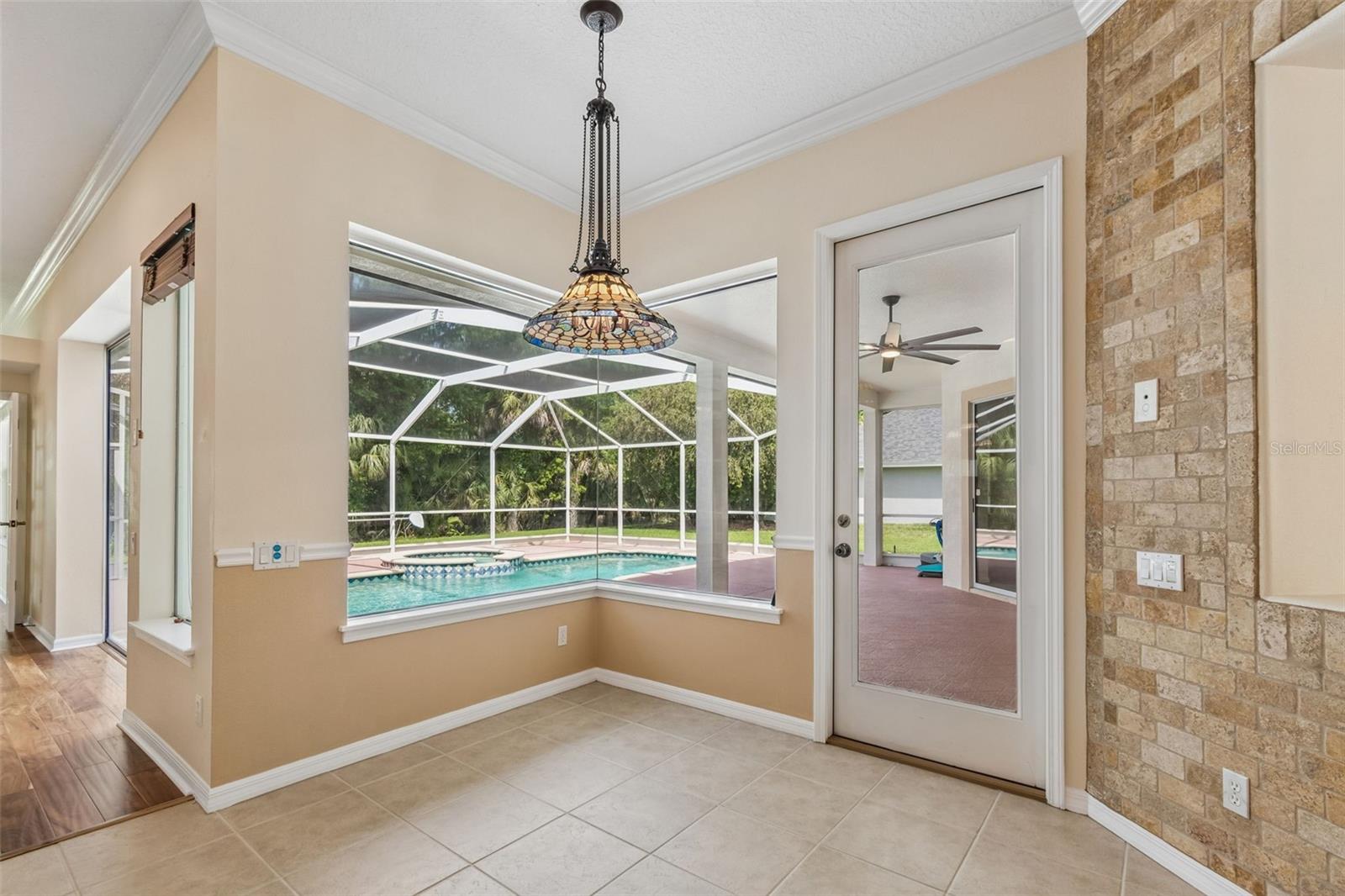 Listing photo id 9 for 2731 Blue Springs Place