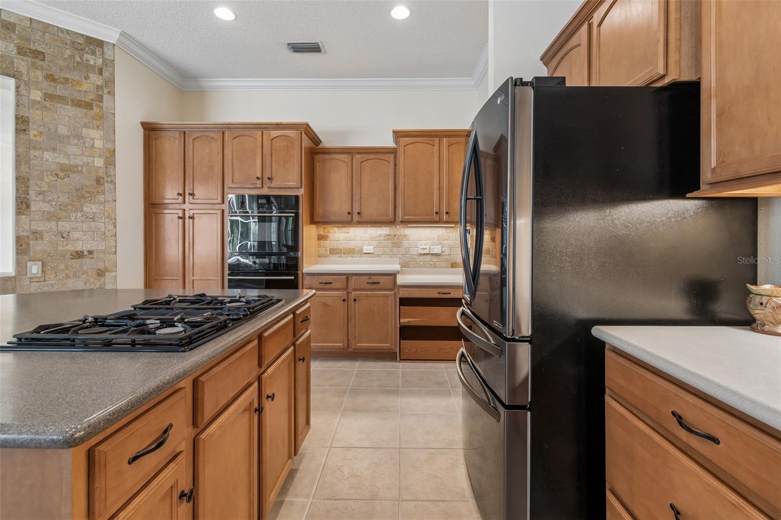 Listing photo id 18 for 2731 Blue Springs Place