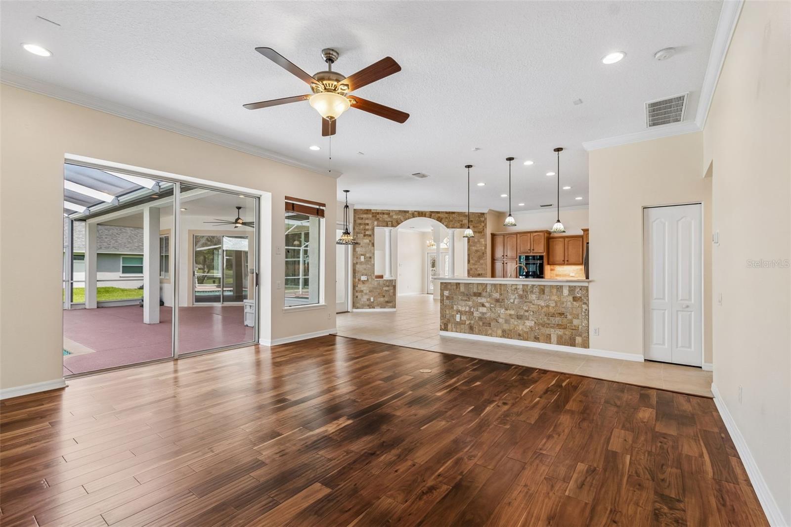 Listing photo id 21 for 2731 Blue Springs Place