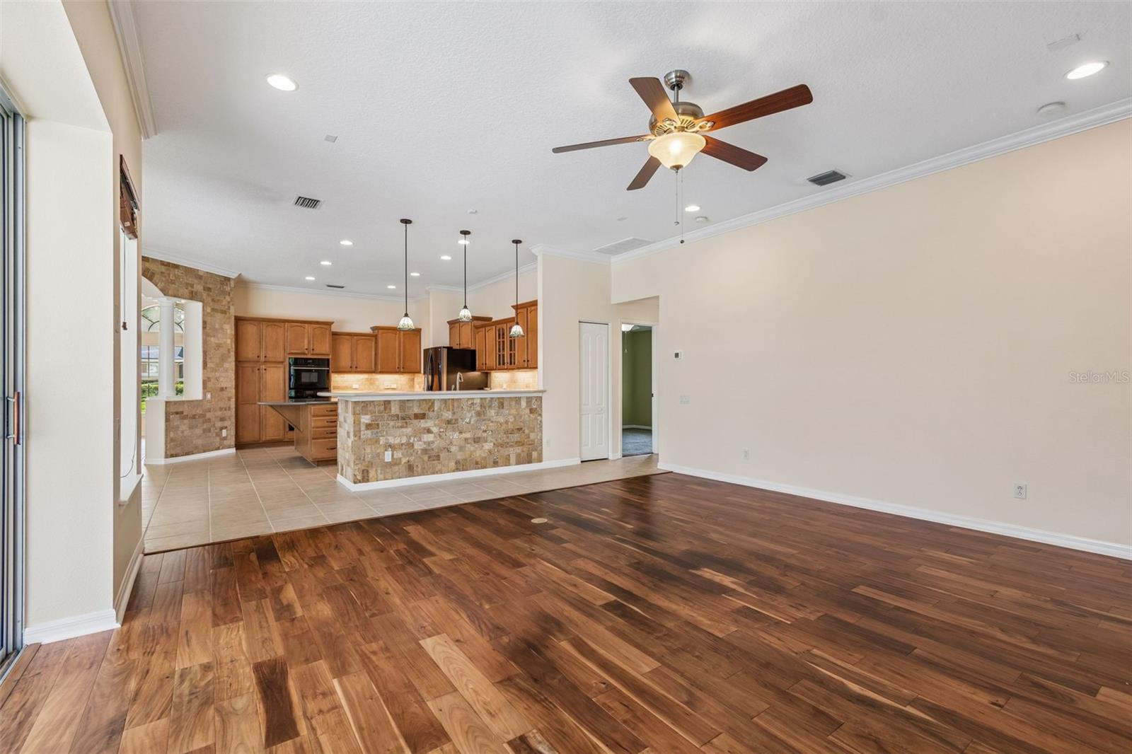 Listing photo id 22 for 2731 Blue Springs Place