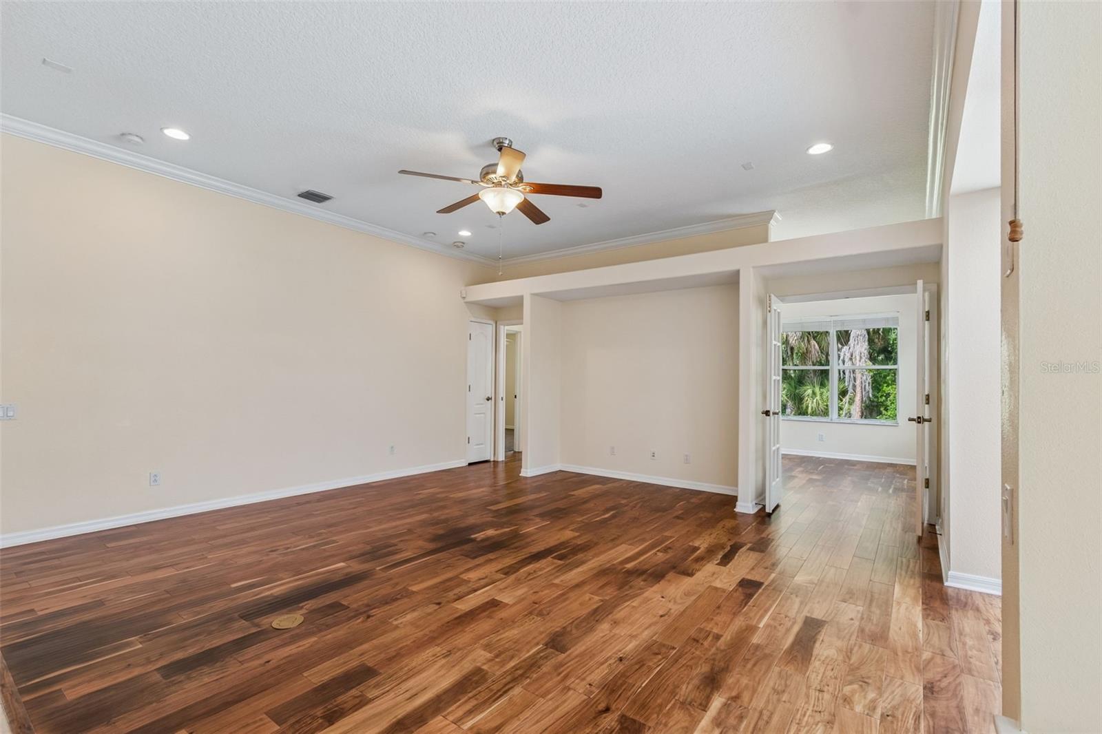 Listing photo id 23 for 2731 Blue Springs Place