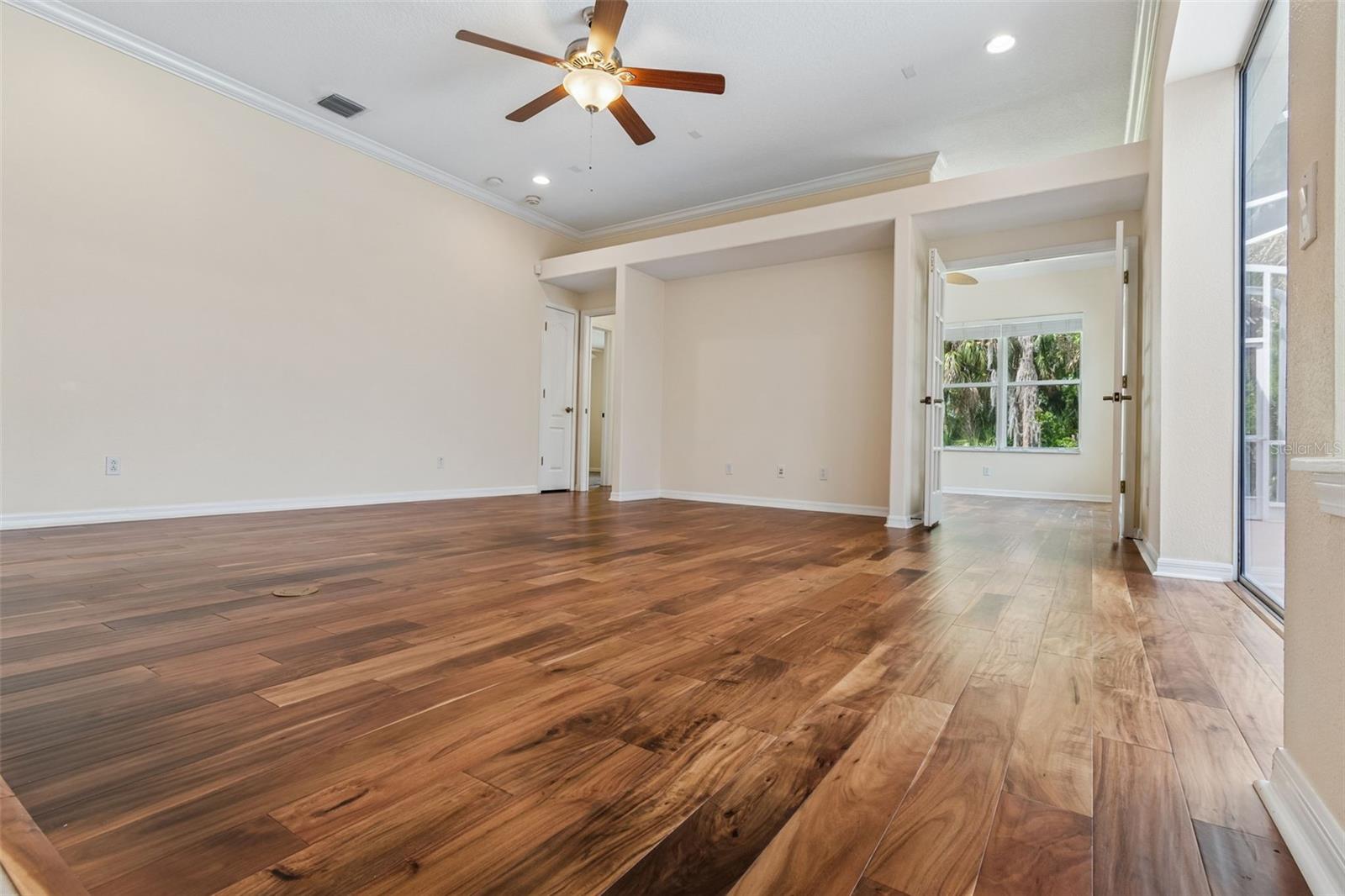 Listing photo id 25 for 2731 Blue Springs Place