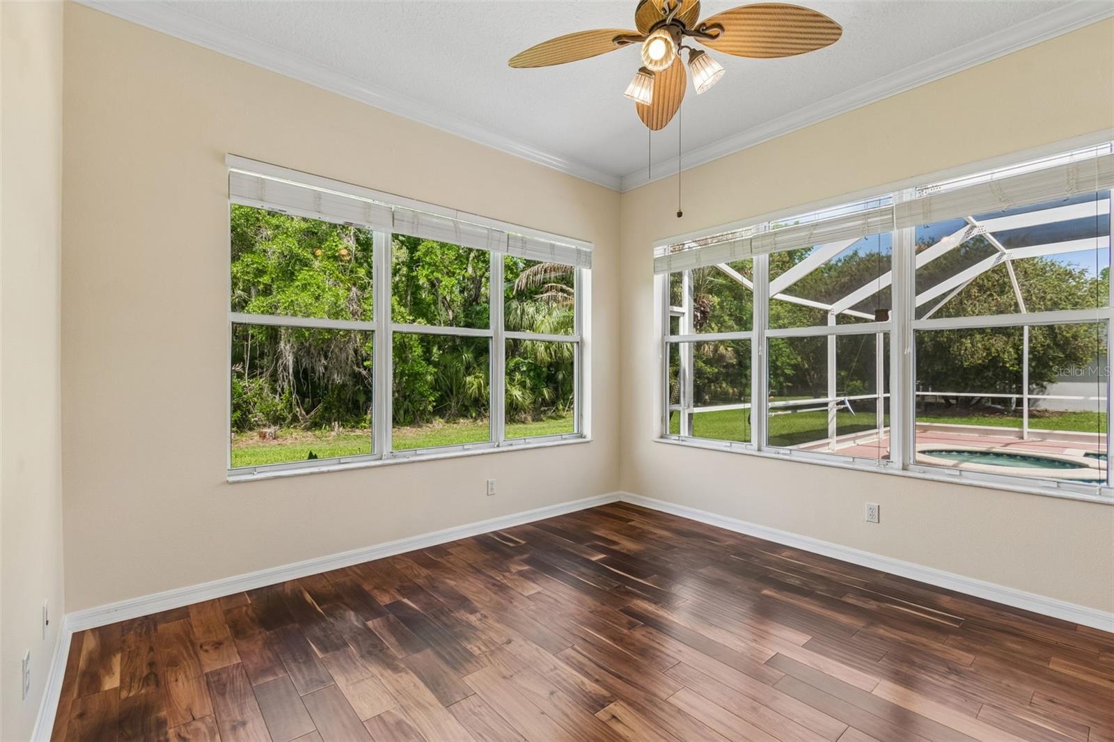 Listing photo id 27 for 2731 Blue Springs Place