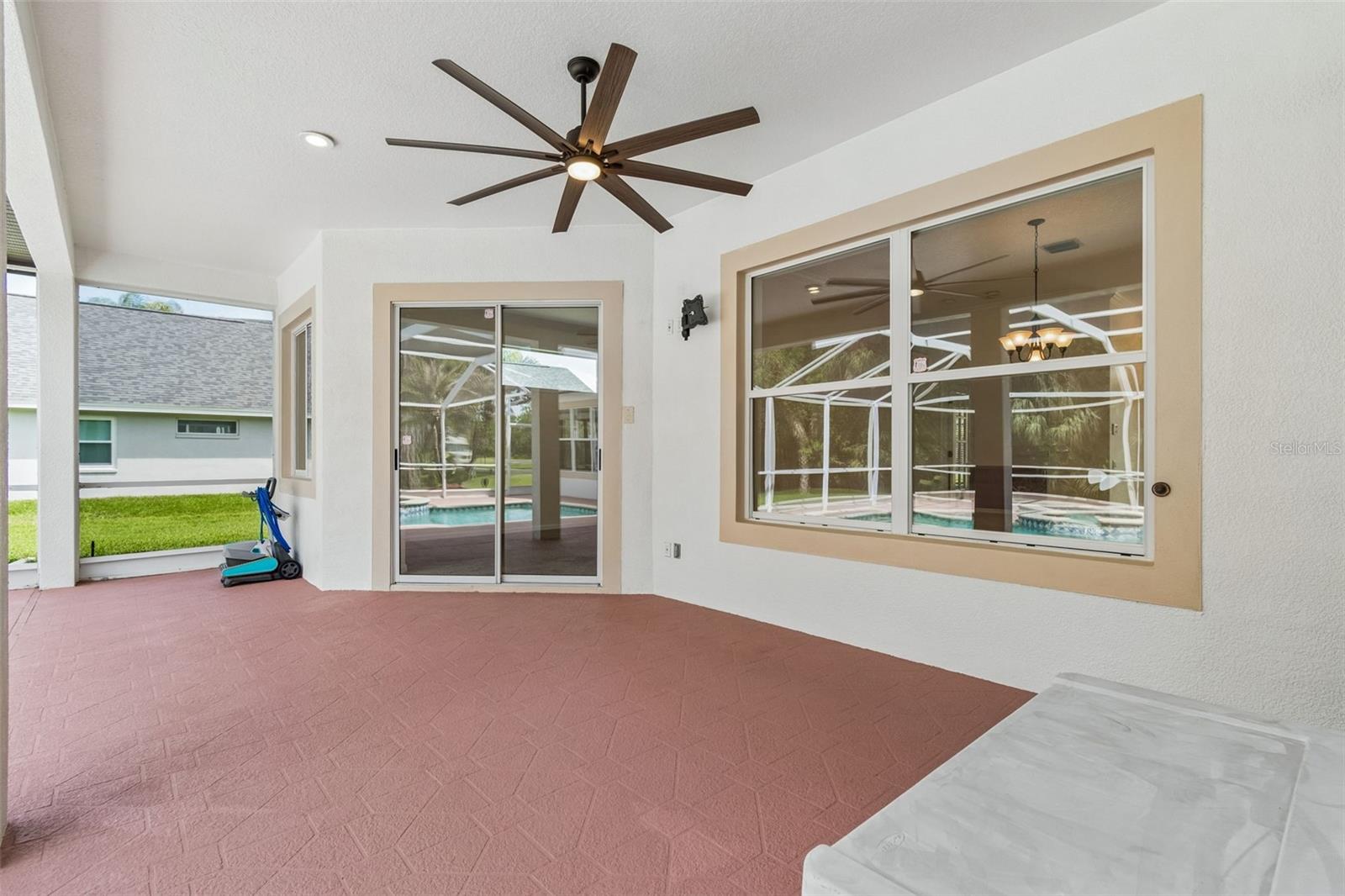 Listing photo id 29 for 2731 Blue Springs Place