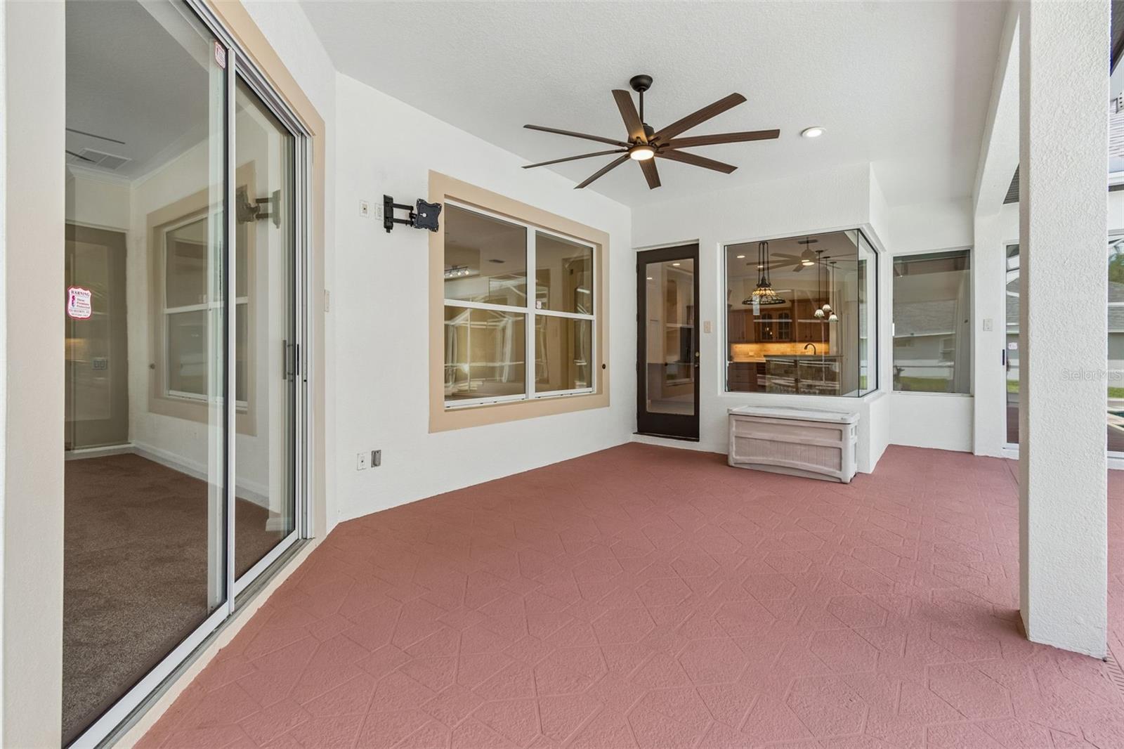 Listing photo id 30 for 2731 Blue Springs Place