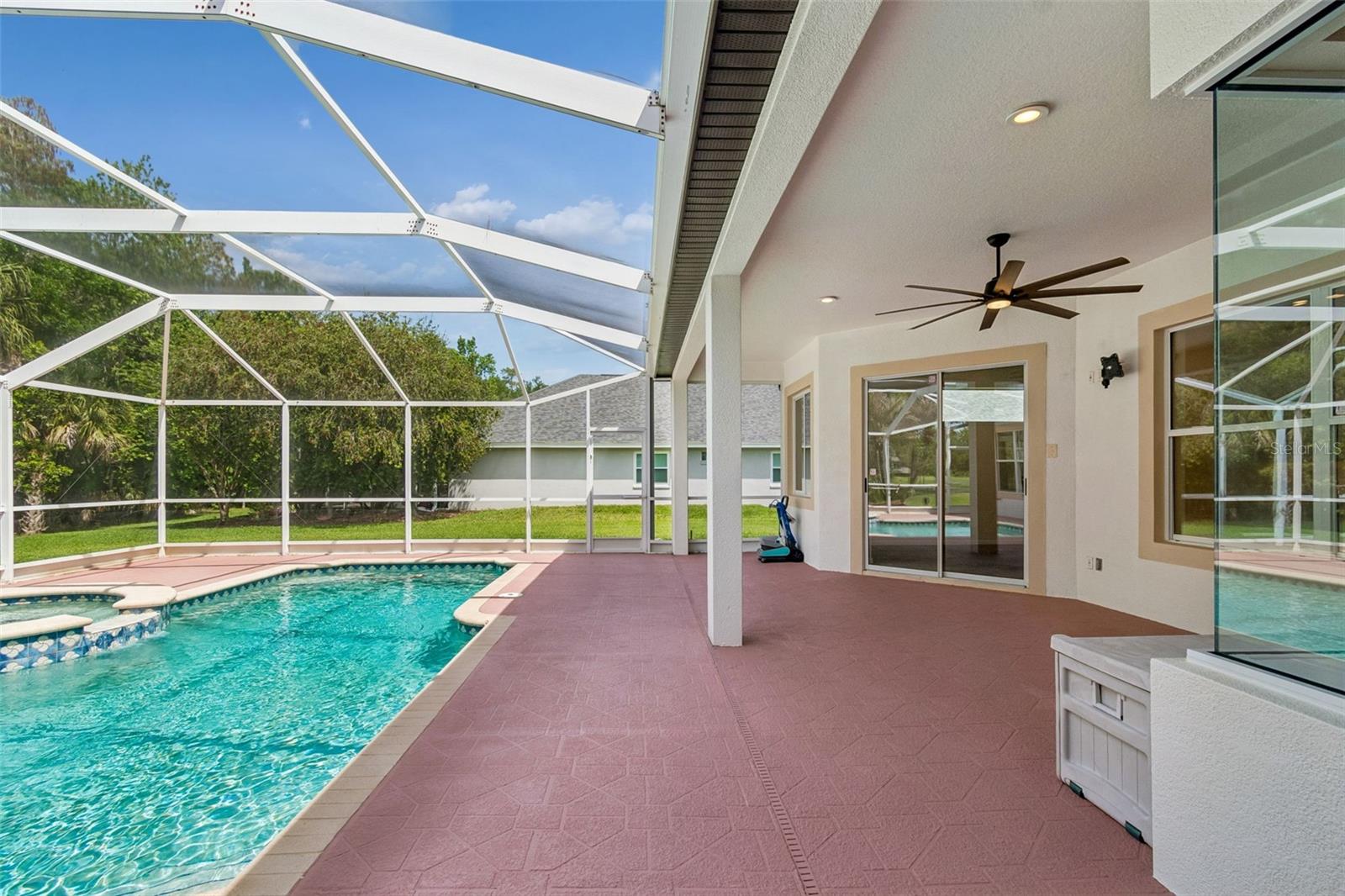 Listing photo id 32 for 2731 Blue Springs Place