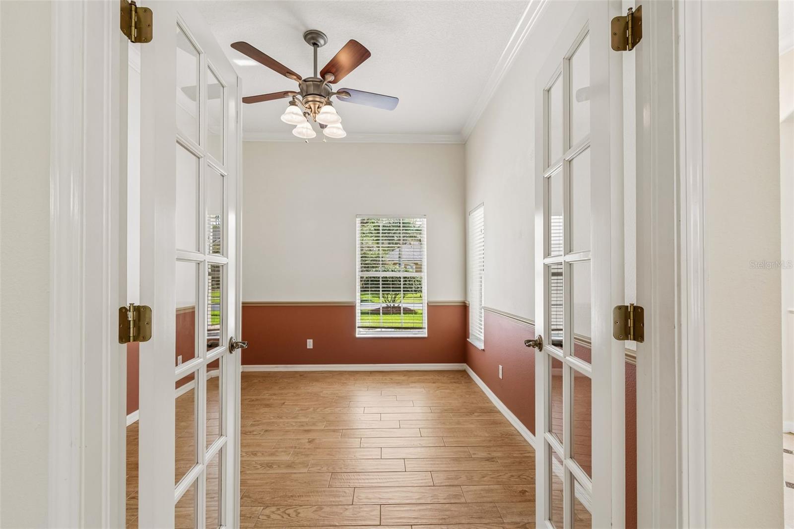 Listing photo id 43 for 2731 Blue Springs Place