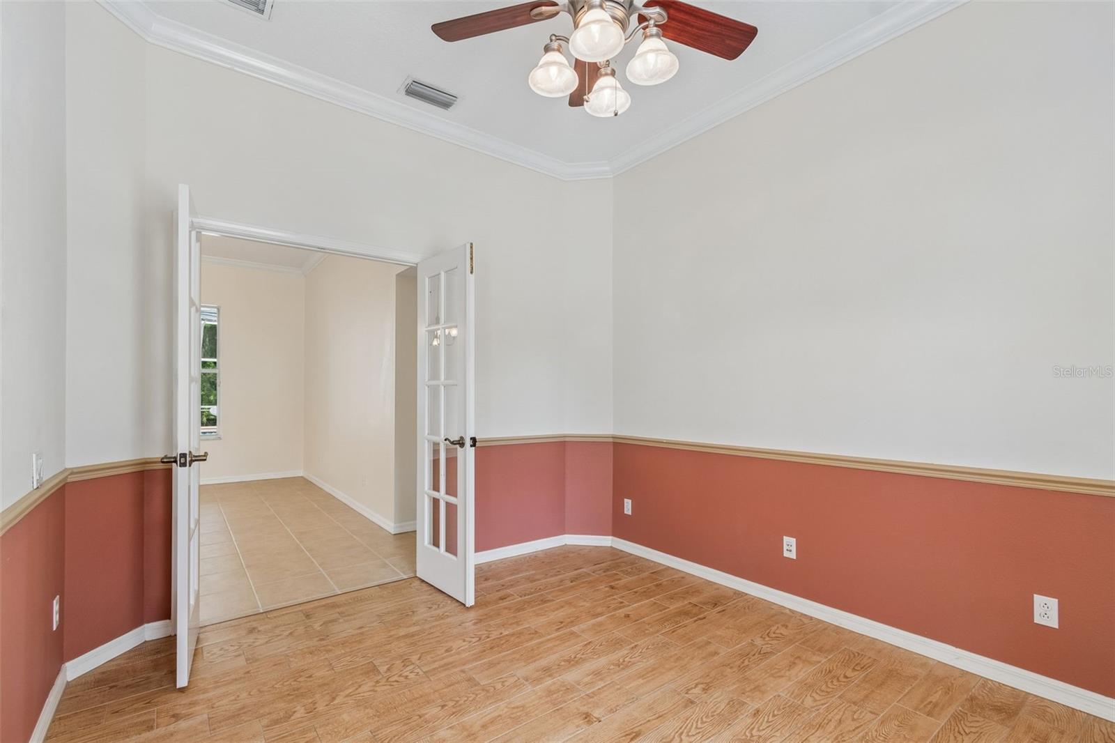 Listing photo id 44 for 2731 Blue Springs Place