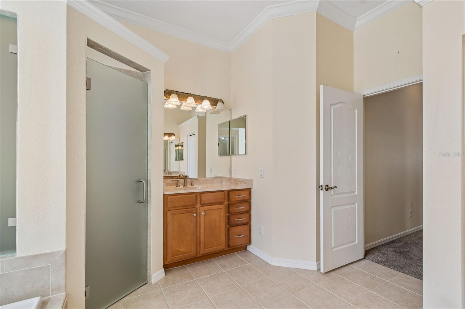 Listing photo id 51 for 2731 Blue Springs Place