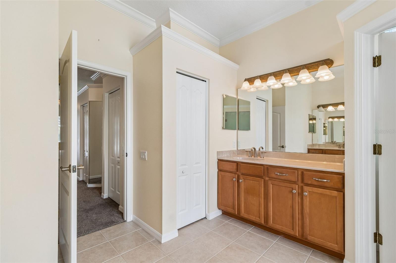 Listing photo id 52 for 2731 Blue Springs Place