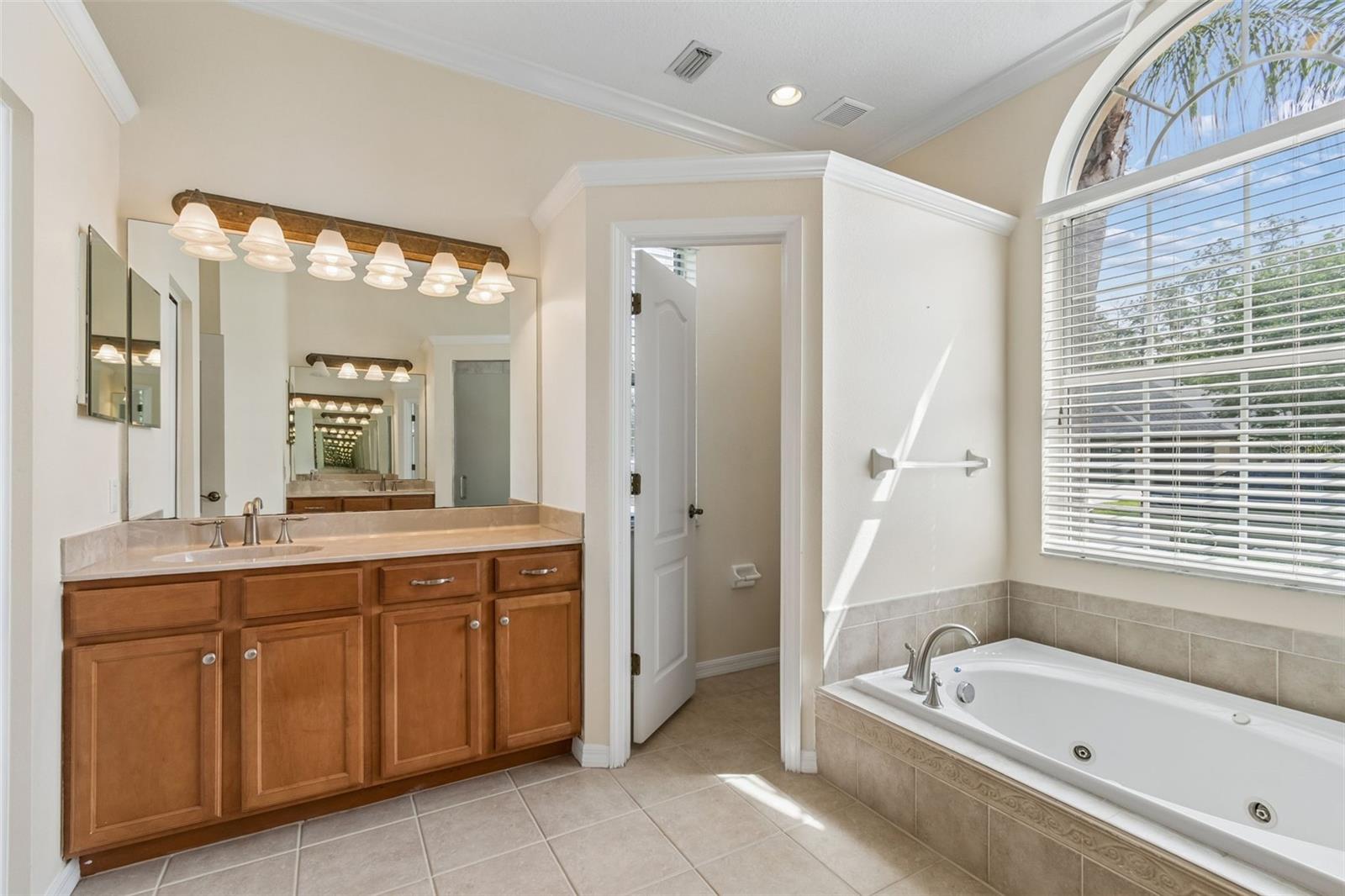 Listing photo id 53 for 2731 Blue Springs Place