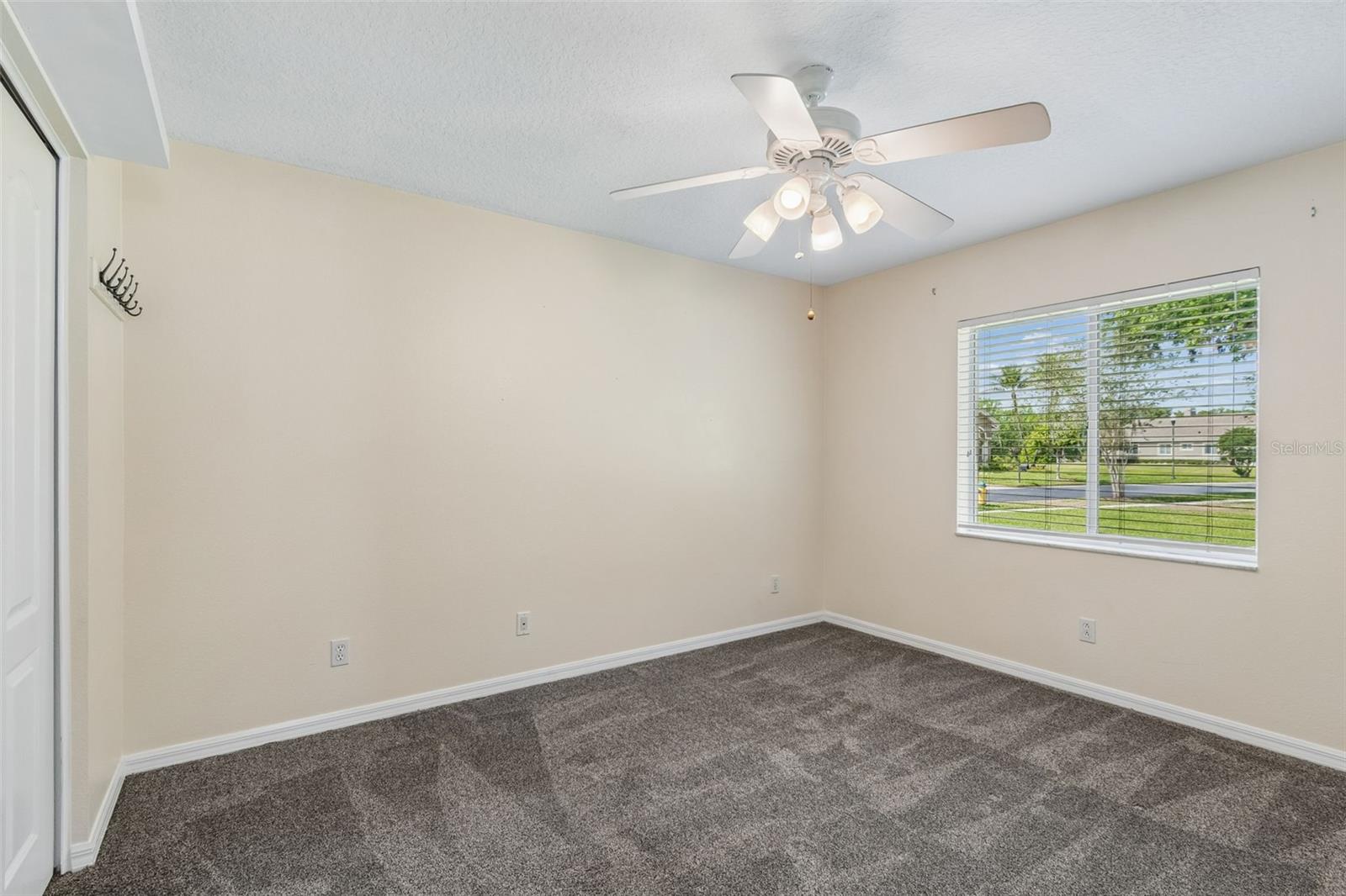 Listing photo id 55 for 2731 Blue Springs Place