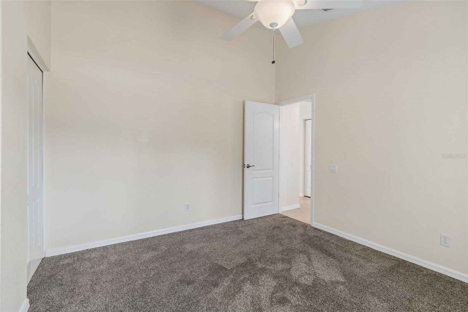 Listing photo id 58 for 2731 Blue Springs Place