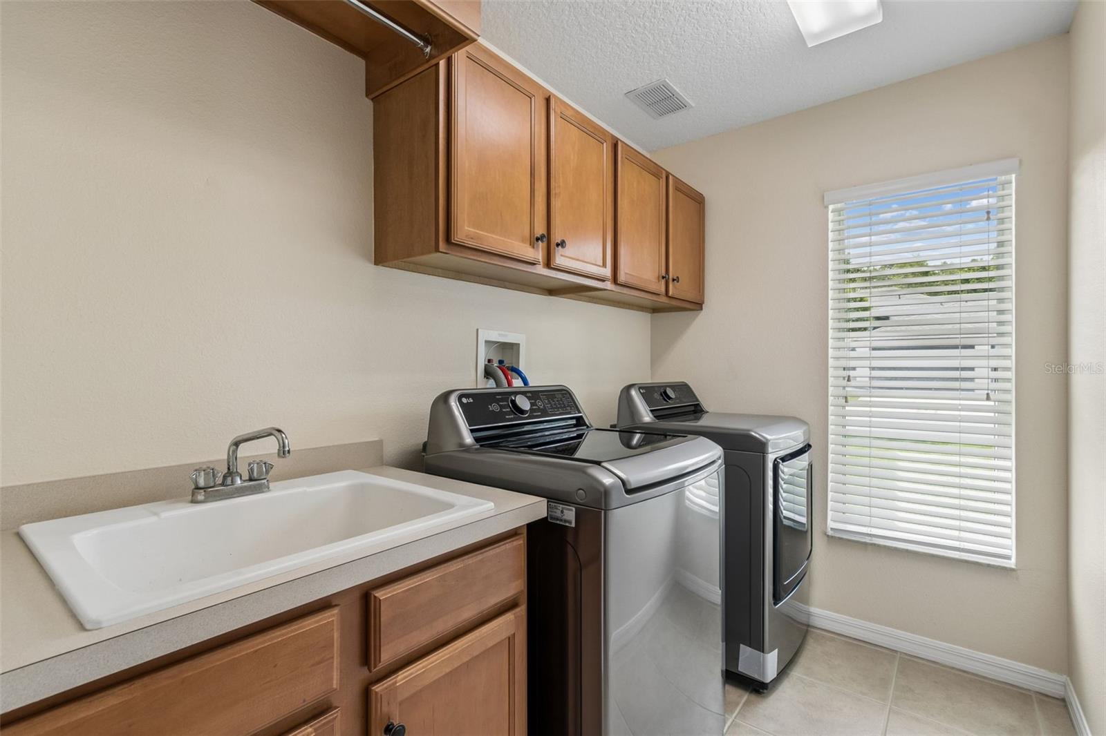 Listing photo id 62 for 2731 Blue Springs Place