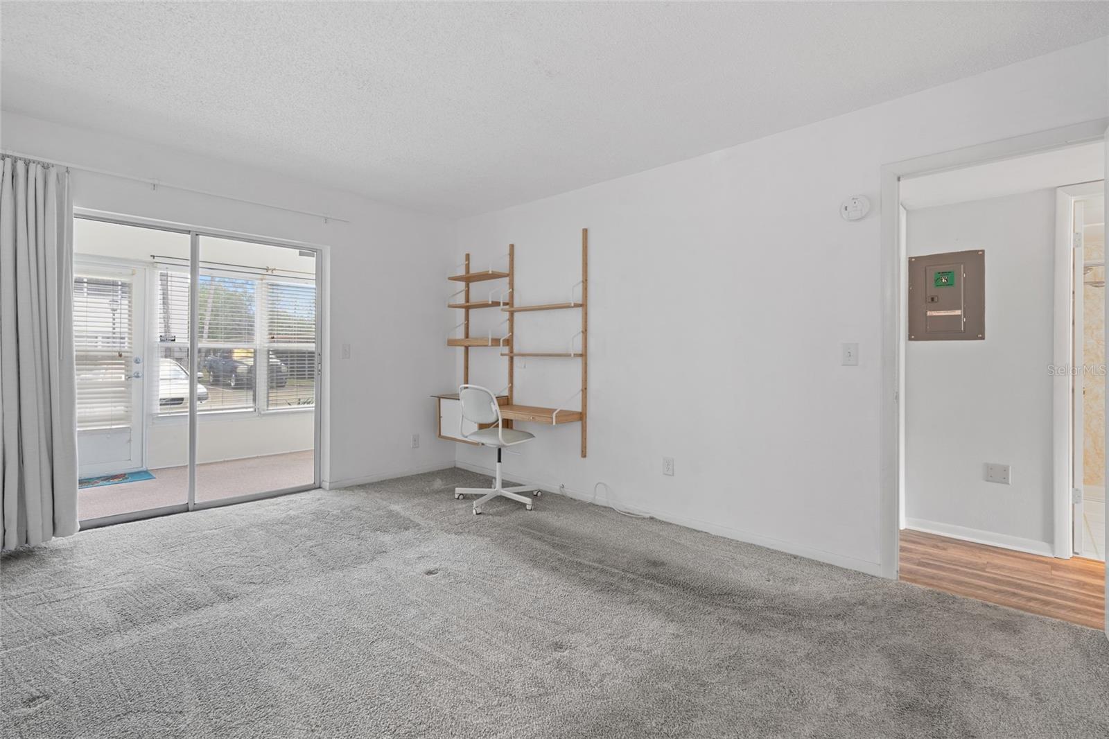 Image 10 of 24 For 209 Lincoln Circle N 109