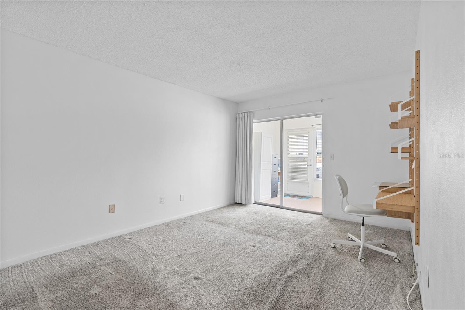 Image 11 of 24 For 209 Lincoln Circle N 109