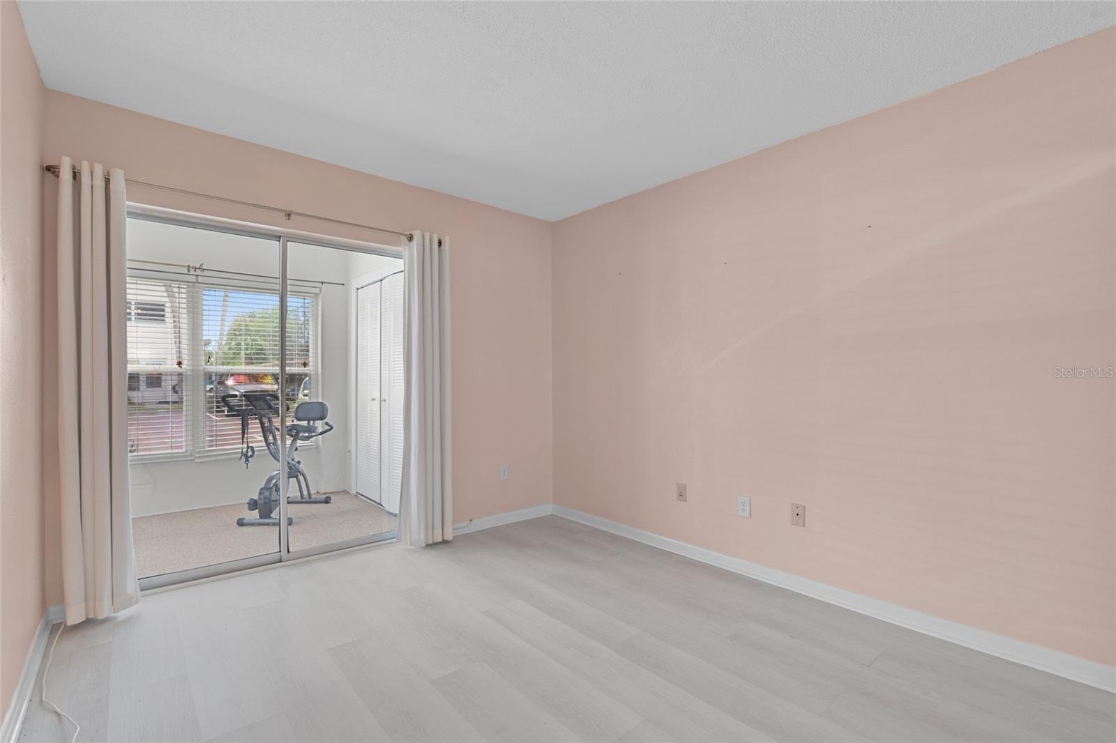 Image 16 of 24 For 209 Lincoln Circle N 109