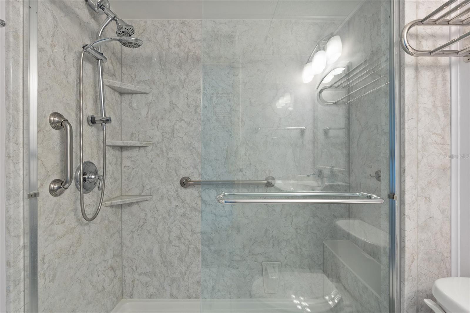 Image 18 of 24 For 209 Lincoln Circle N 109