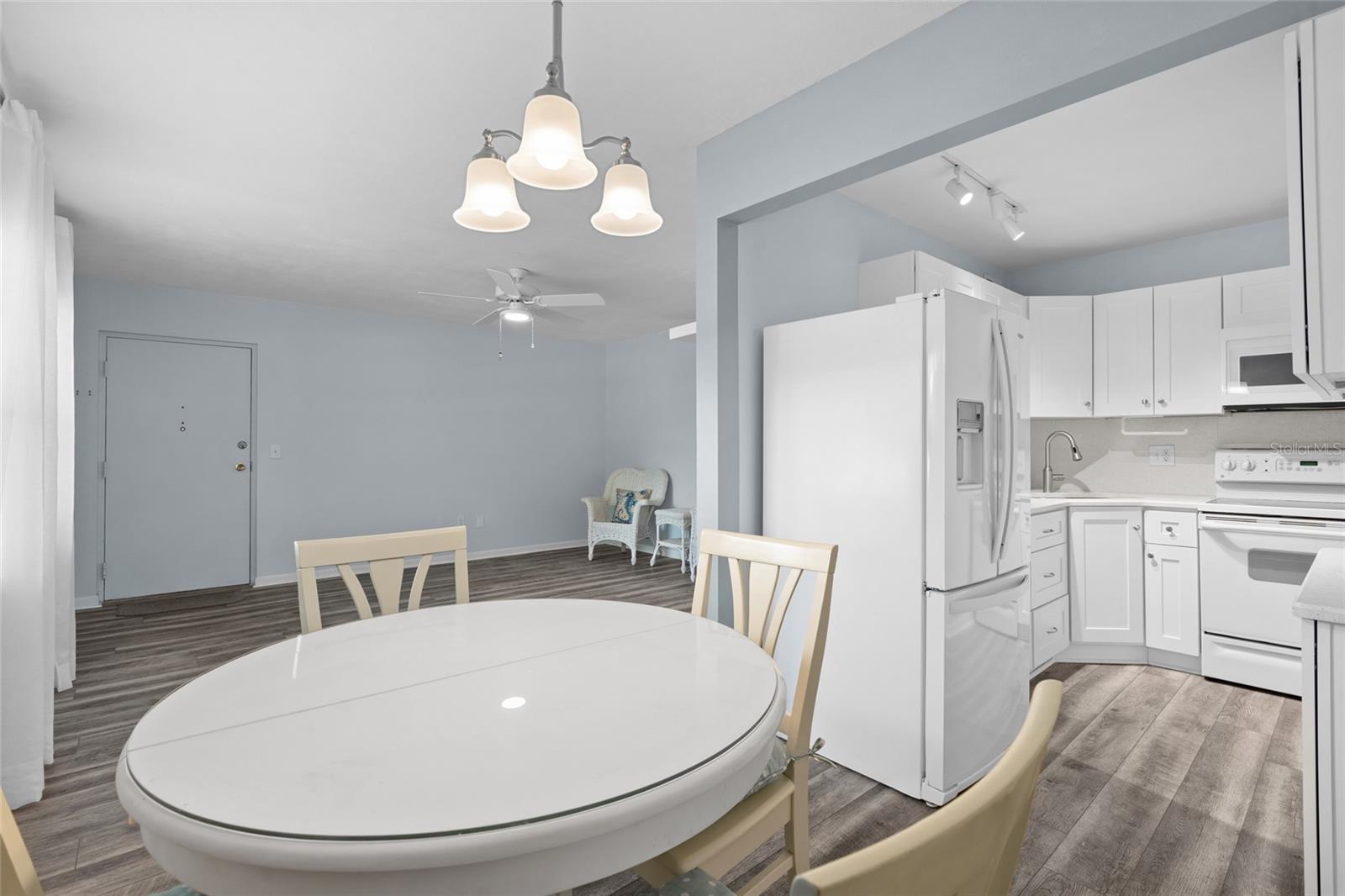 Image 6 of 24 For 209 Lincoln Circle N 109