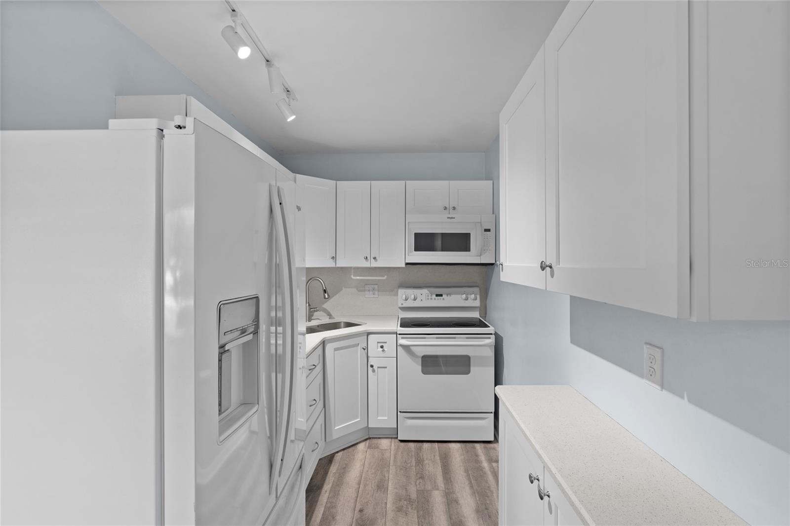 Image 8 of 24 For 209 Lincoln Circle N 109