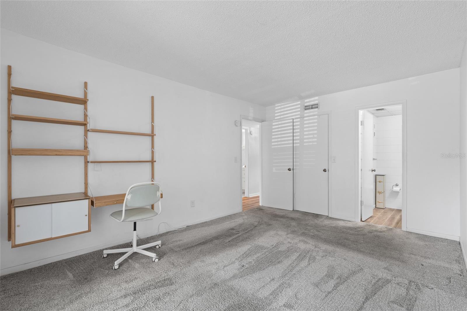 Image 9 of 24 For 209 Lincoln Circle N 109