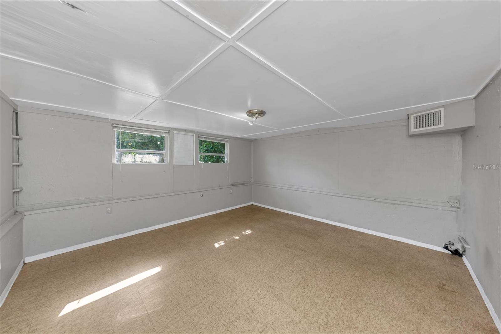 Image 15 of 16 For 4040 Flamingo Drive