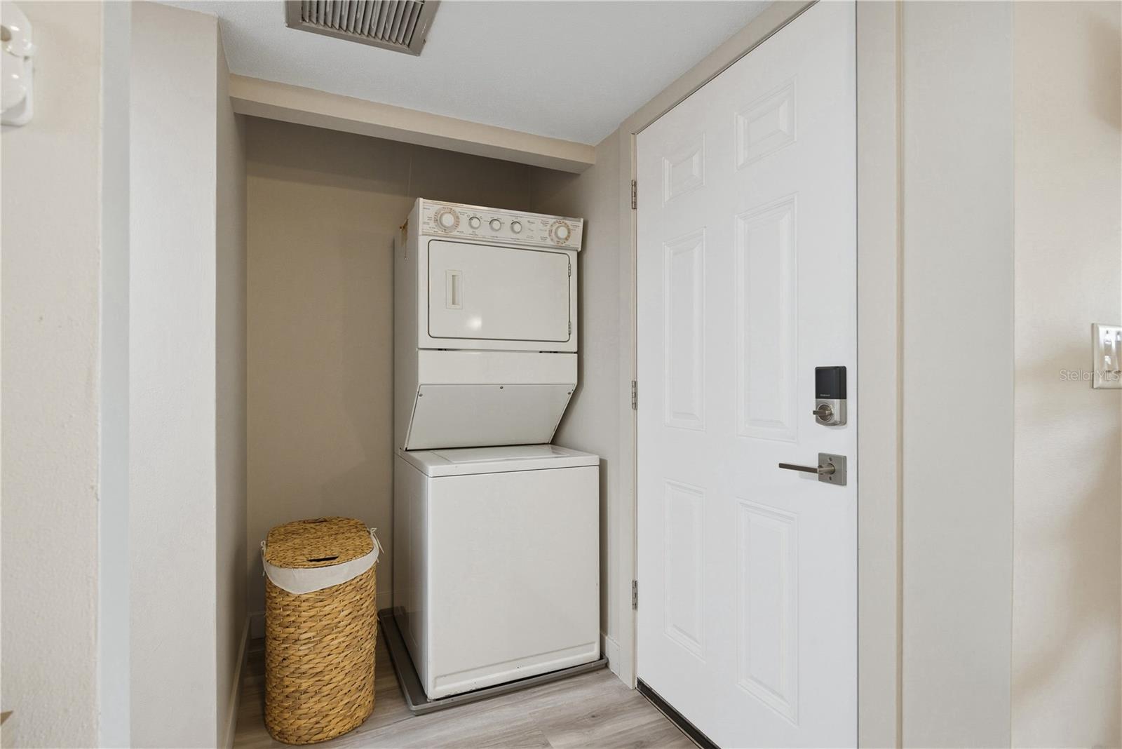 Image 18 of 45 For 854 Sky Loch Drive N