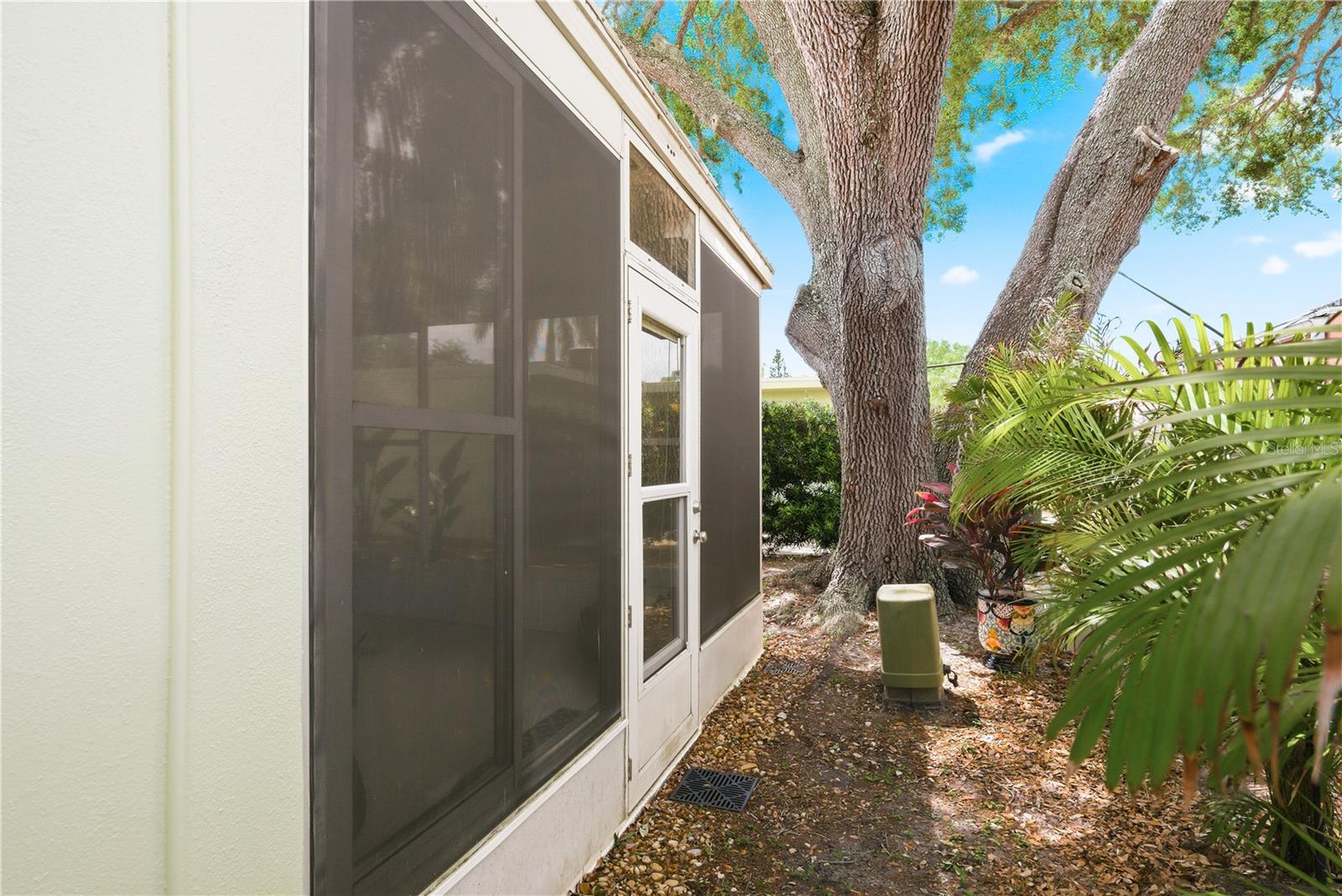 Image 25 of 45 For 854 Sky Loch Drive N