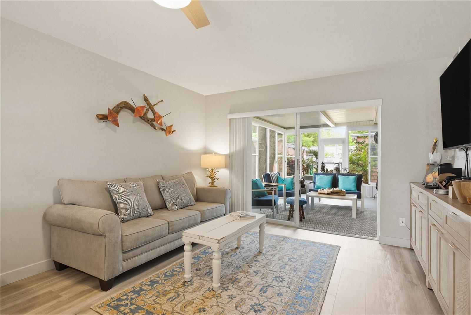 Image 8 of 45 For 854 Sky Loch Drive N