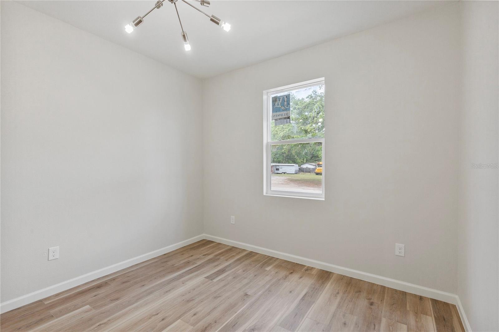 Image 15 of 30 For 809 131st Ave