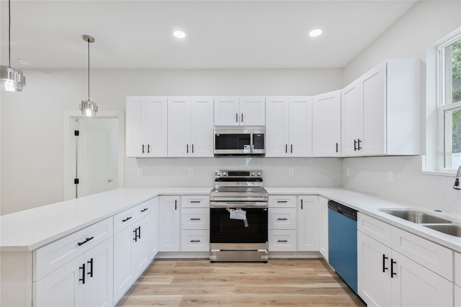 Image 21 of 30 For 809 131st Ave