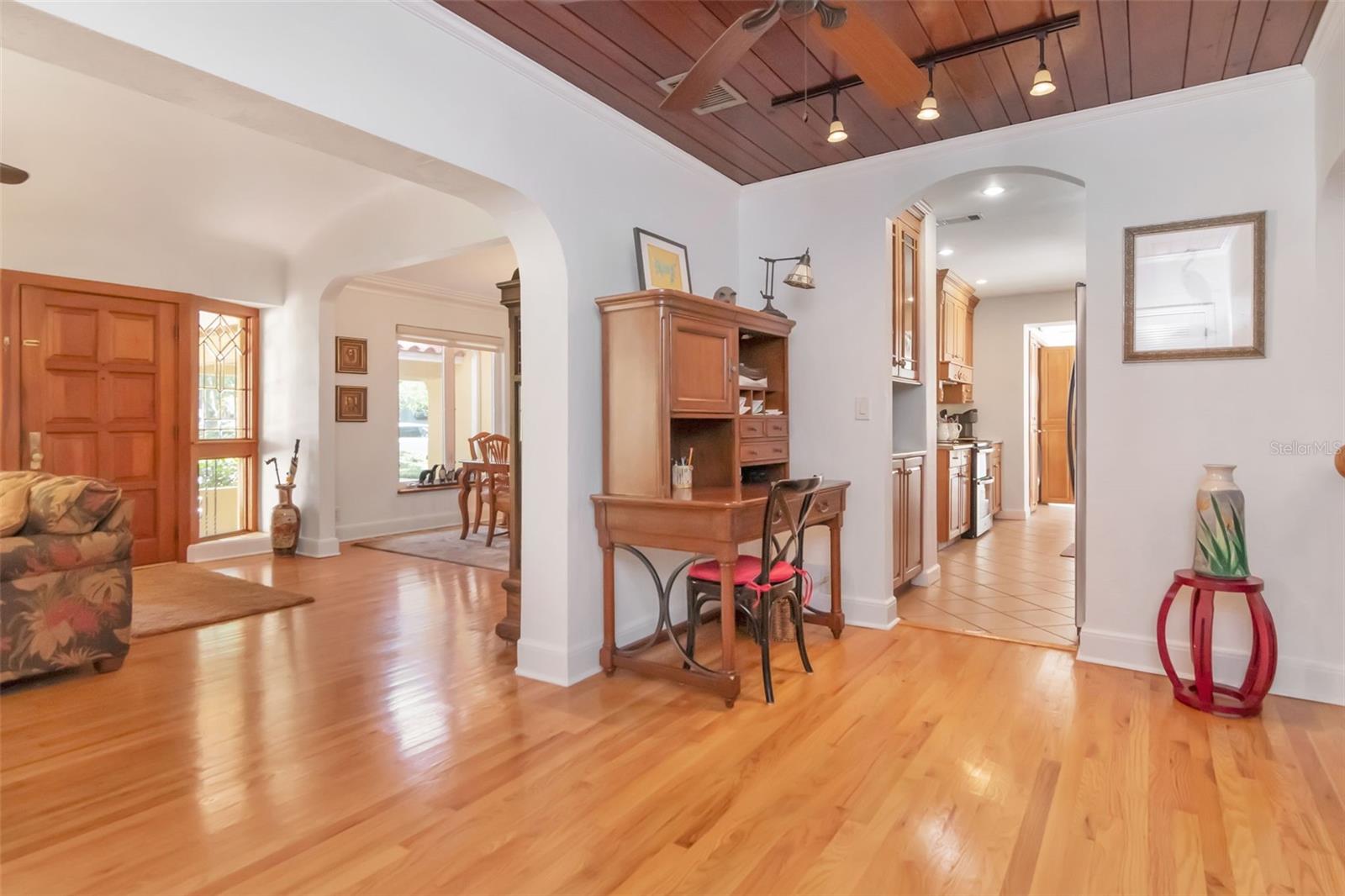 Image 15 of 58 For 135 25th Avenue Ne