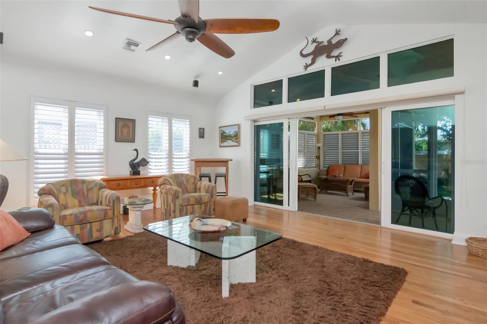 Image 19 of 58 For 135 25th Avenue Ne