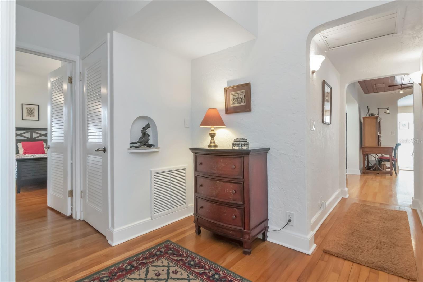 Image 28 of 58 For 135 25th Avenue Ne