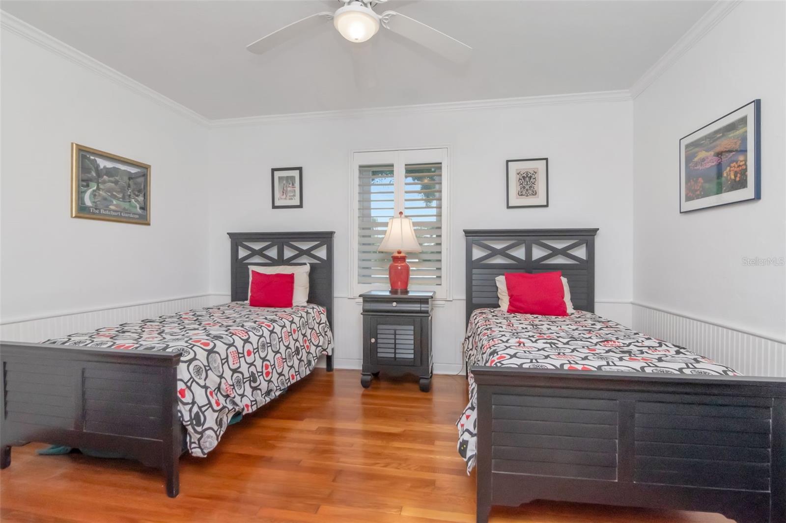 Image 32 of 58 For 135 25th Avenue Ne