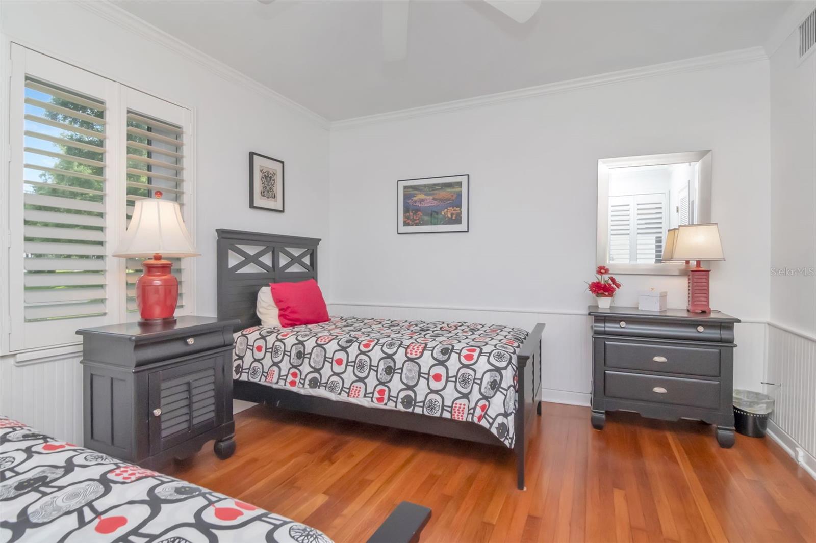 Image 33 of 58 For 135 25th Avenue Ne