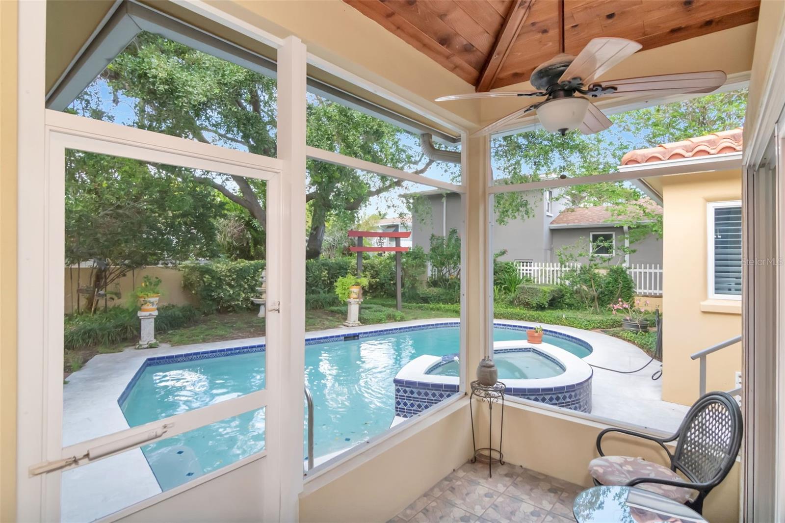 Image 35 of 58 For 135 25th Avenue Ne