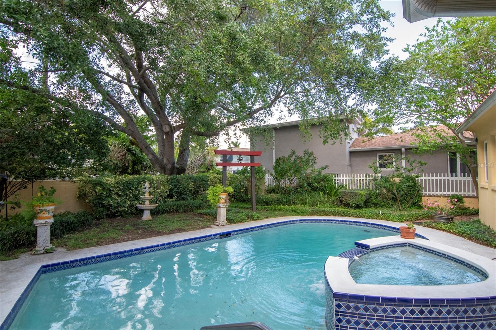 Image 40 of 58 For 135 25th Avenue Ne