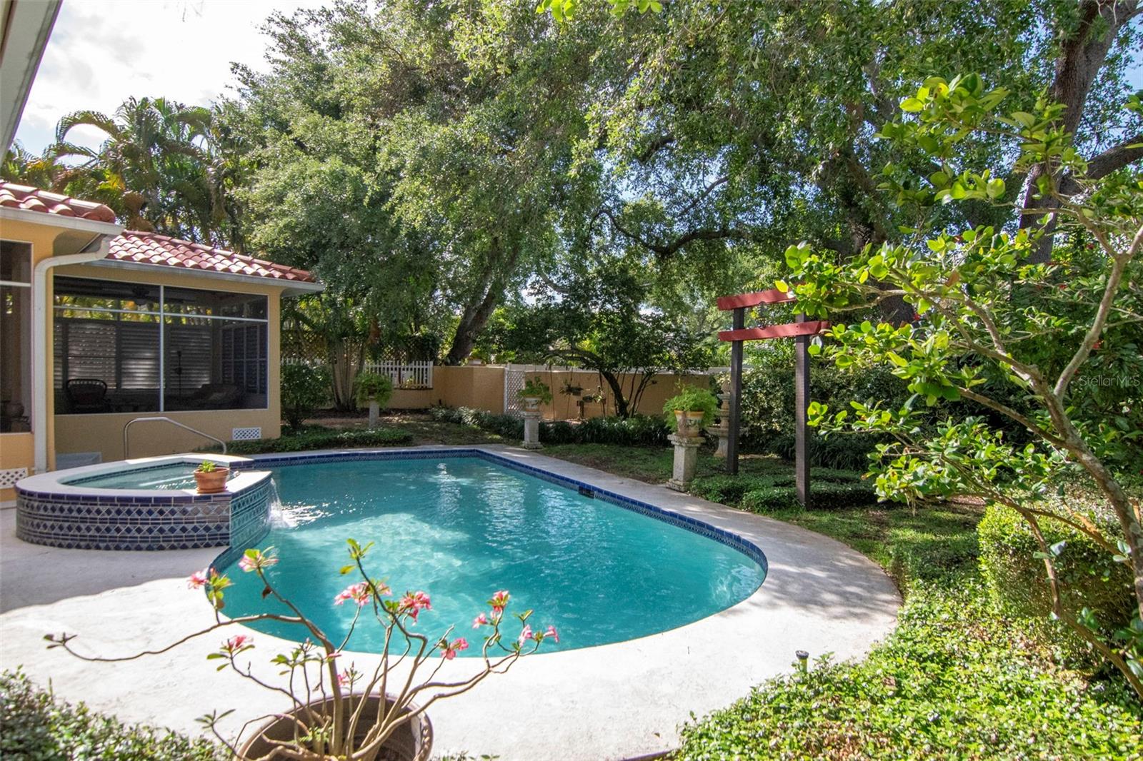 Image 41 of 58 For 135 25th Avenue Ne