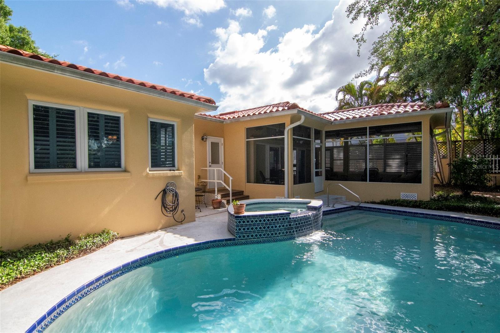 Image 42 of 58 For 135 25th Avenue Ne